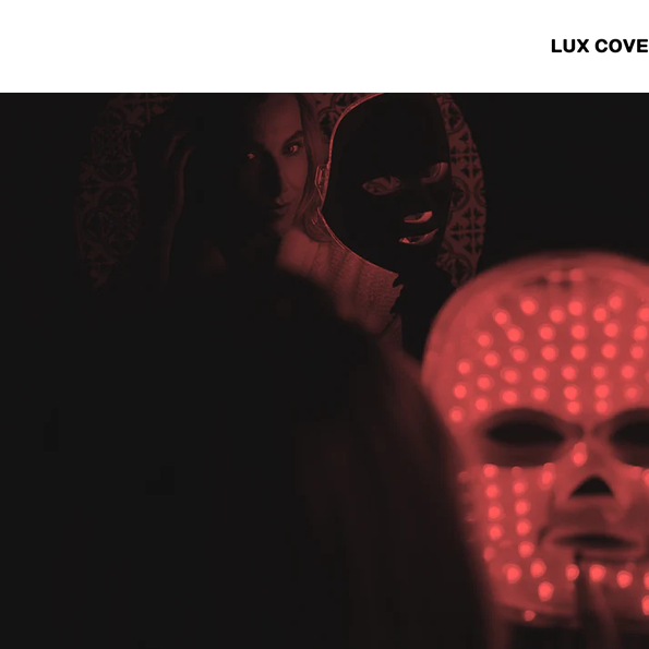 Masque LED visage lumière rouge en utilisation - effet lumineux intense